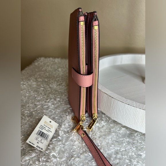 NWT - Michael Kors Wallet, Pink w/gold detail. - Picture 8 of 8